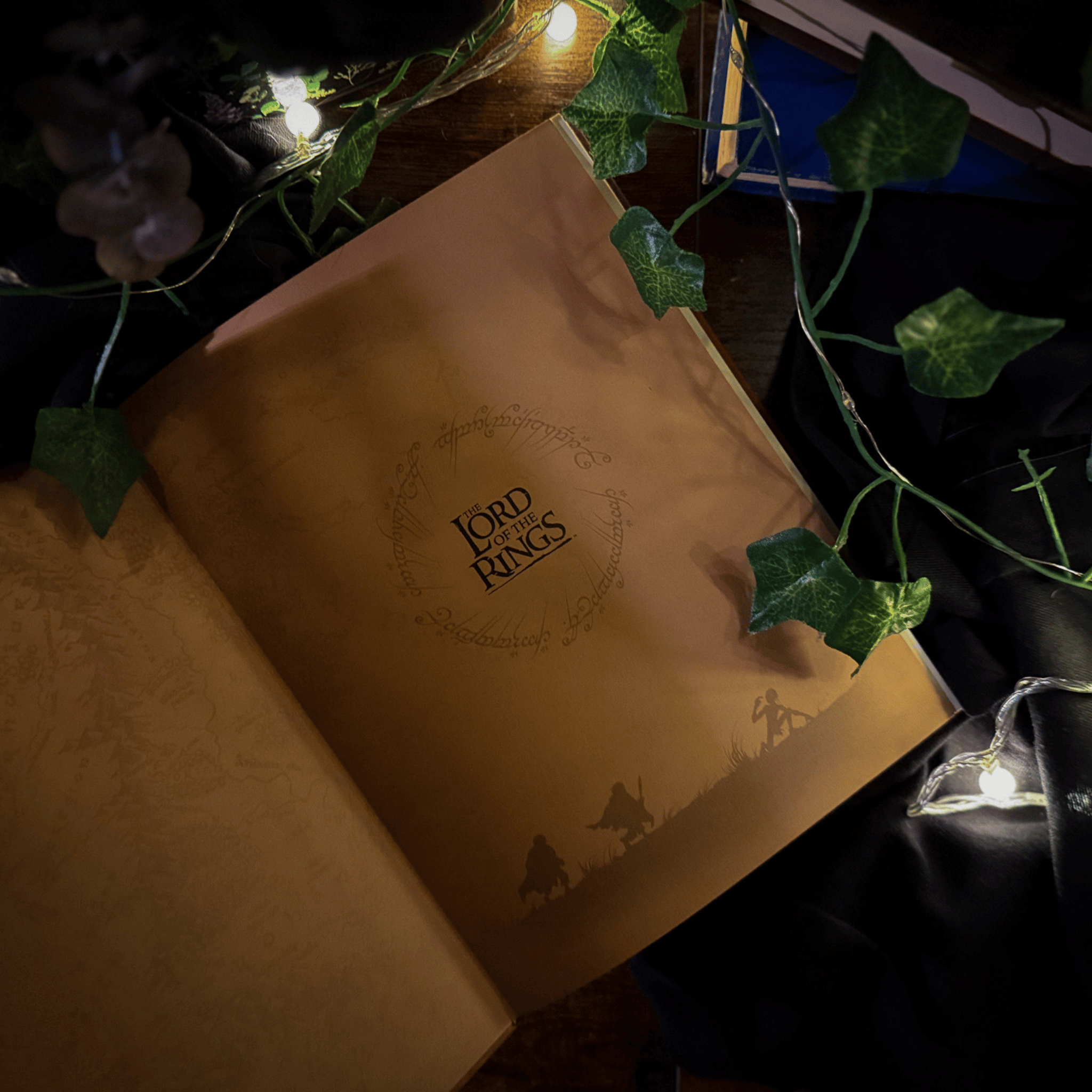 The Quest Continues (The Lord of the Rings Collection) Journal Ultra Unlined (Elastic Band Closure)